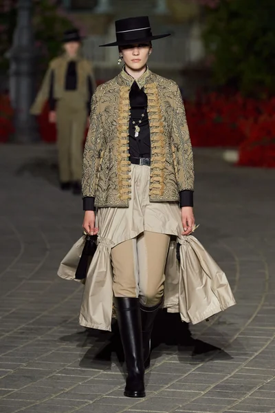 Look 70